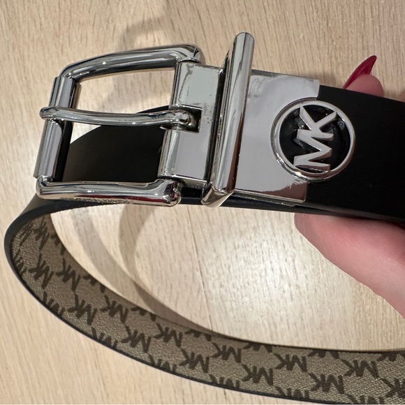 Michael Kors Reversible Belt - Picture 3 of 5
